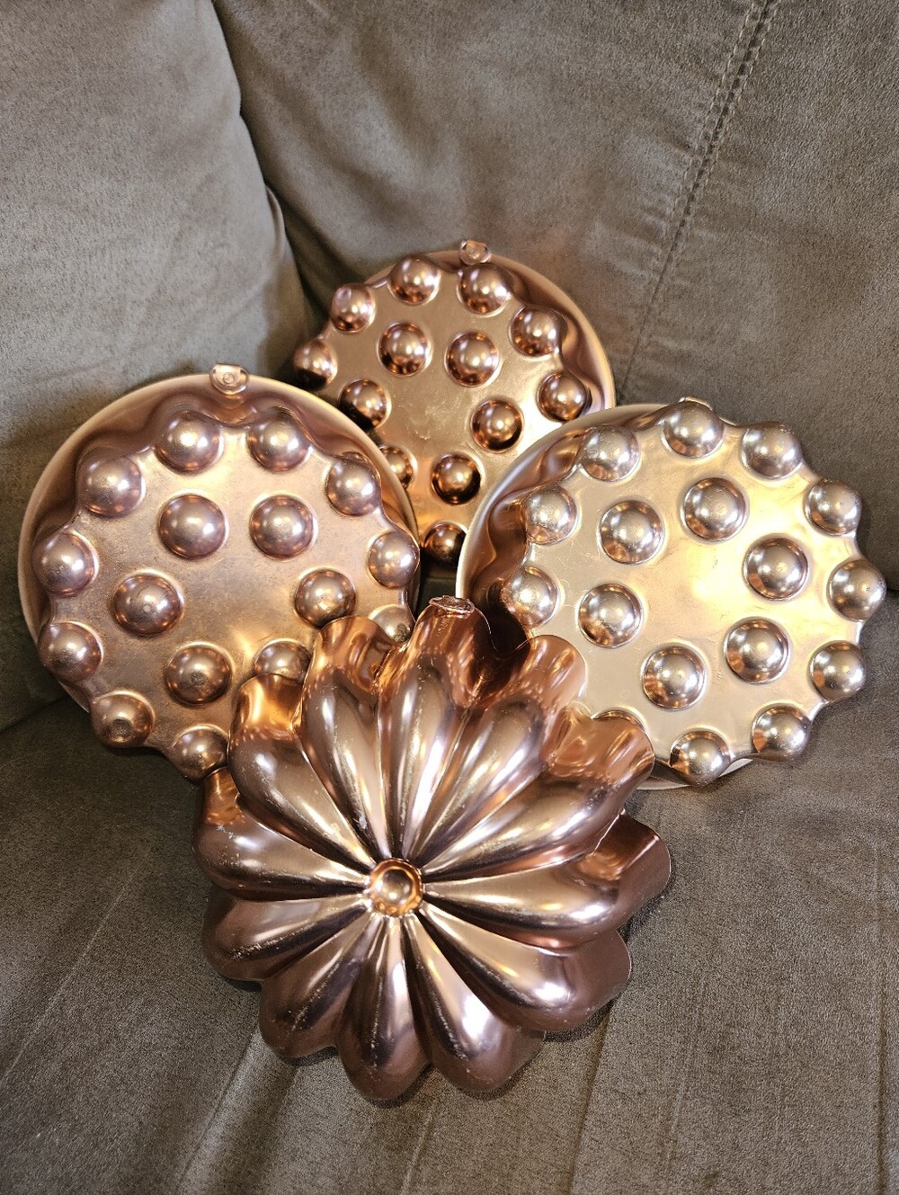 Vintage Set of 4 Decorative Copper-Colored Mold Pans, 3 1/2 & 4 Cup Capacities